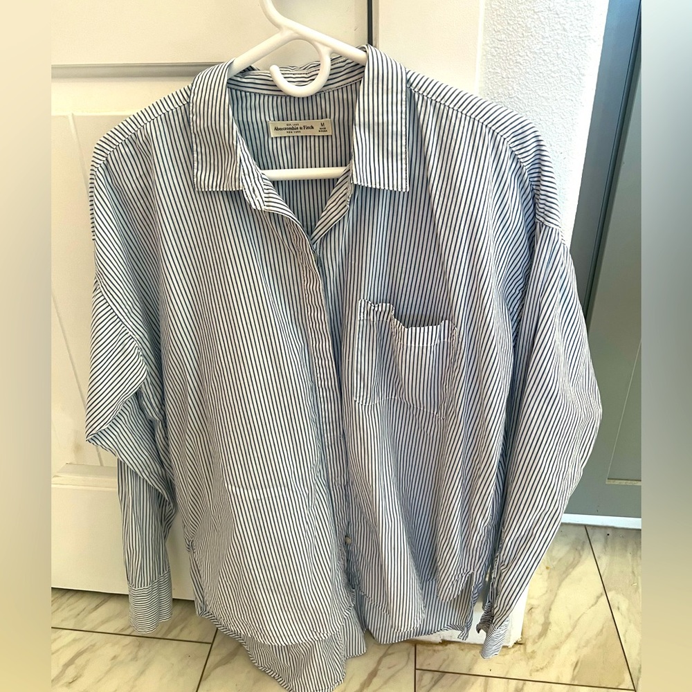 Abercrombie and Fitch pinstripe shirt! Soft/ light weight! Long. Super cute!